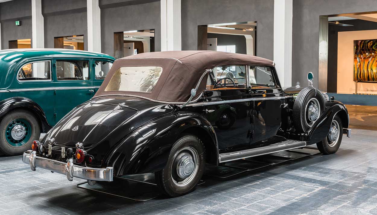 Maybach SW 38/42 Sport-Cabriolet (SchwingachsWagen), 1939, Coachbuilder Spohn: Maybach Car Museum | Museum für historische Maybach-Fahrzeuge, Neumarkt in der Oberpfalz, Germany [2018]
