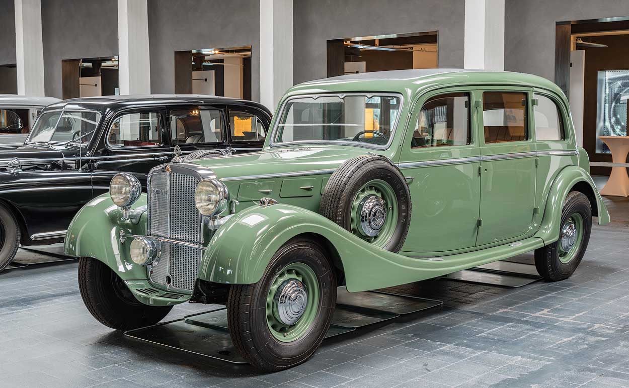 Maybach SW 38 Standard Pullman-Limousine (SchwingachsWagen), 1936, Karosserie Spohn: Maybach Car Museum | Museum für historische Maybach-Fahrzeuge, Neumarkt, Germany [2018]