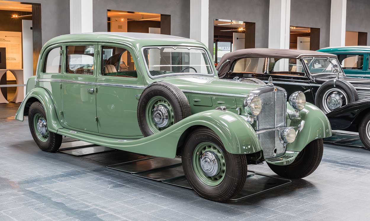 Maybach SW 38 Standard Pullman-Limousine (SchwingachsWagen), 1936, Karosserie Spohn: Maybach Car Museum | Museum für historische Maybach-Fahrzeuge, Neumarkt, Germany [2018]