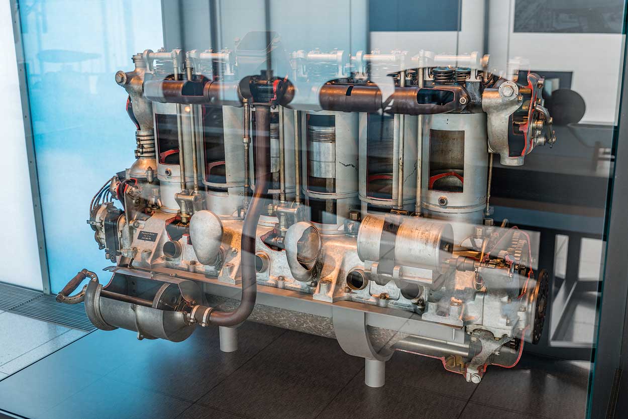 Motor from Maybach Motorenbau, used in LZ 121 Nordstern, Zeppelin Museum, Friedrichshafen, Baden-Württemberg, Deutchland | Germany | Tyskland [2018]